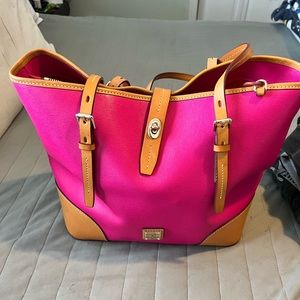 Large Dooney and Bourke tote- beautiful condition